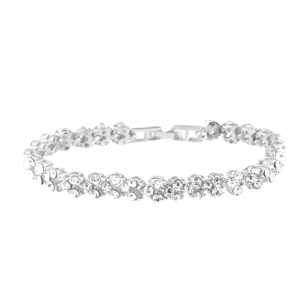 radial-gradient(circle, #E0E0E0 30%, #C0C0C0 80%)